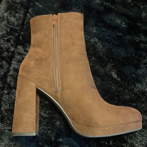 GBG brown suede like platform heeled ankle bootie - Picture 3 of 10